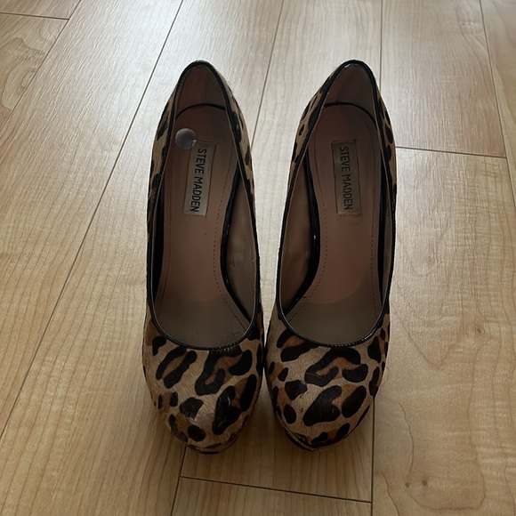 Steve Madden- cheetah print FUR heels Size 8 - Picture 5 of 5